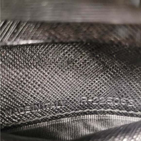 🪪 Salvatore Ferragamo Unisex Saffiano Leather Wallet 🪪 - Picture 12 of 16